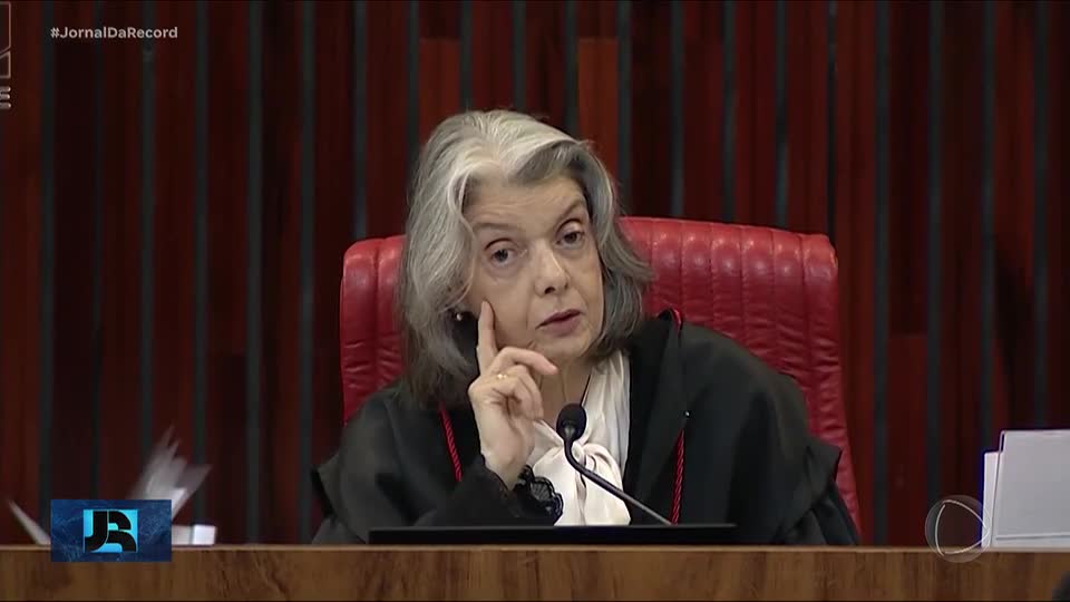 Ministra Cármen Lúcia anuncia que vai antecipar saída da presidência do TSE