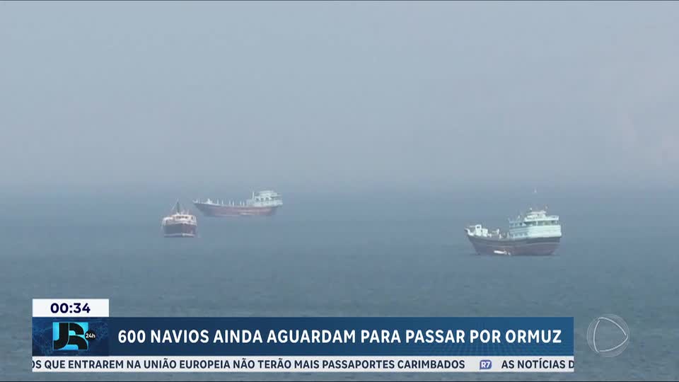 Tráfego no estreito de Ormuz permanece limitado, com 600 navios parados