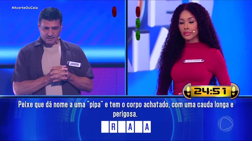 Giovanna Jacobina perde duas vidas, mas derruba Jandir Ferrari e continua no jogo