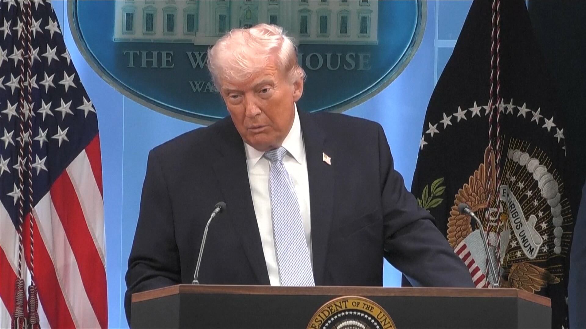 Trump determina bloqueio do estreito de Ormuz e Irã faz ameaça