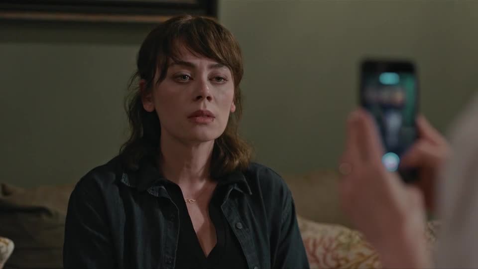 Cemre teme pela segurança de sua filha | Chamas do Destino