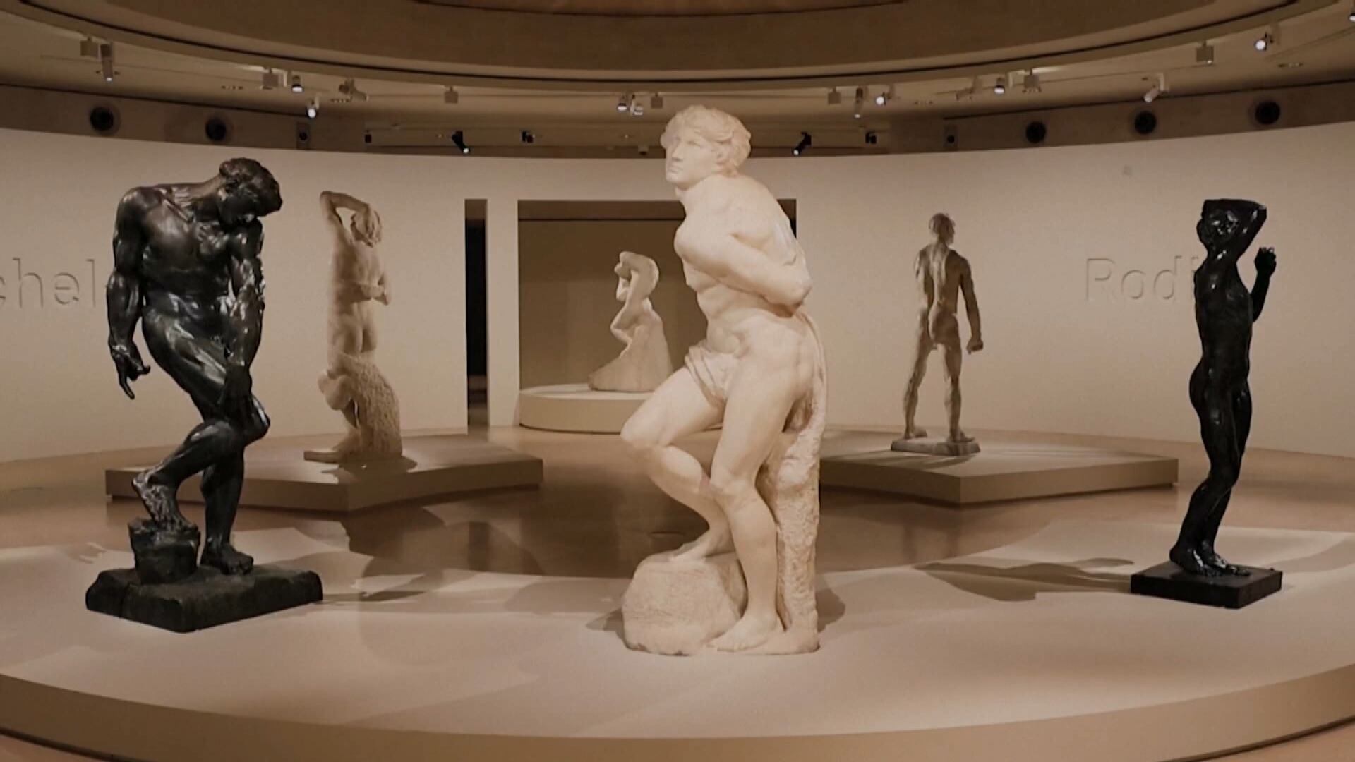 Exposição coloca obras de mestres da escultura lado a lado