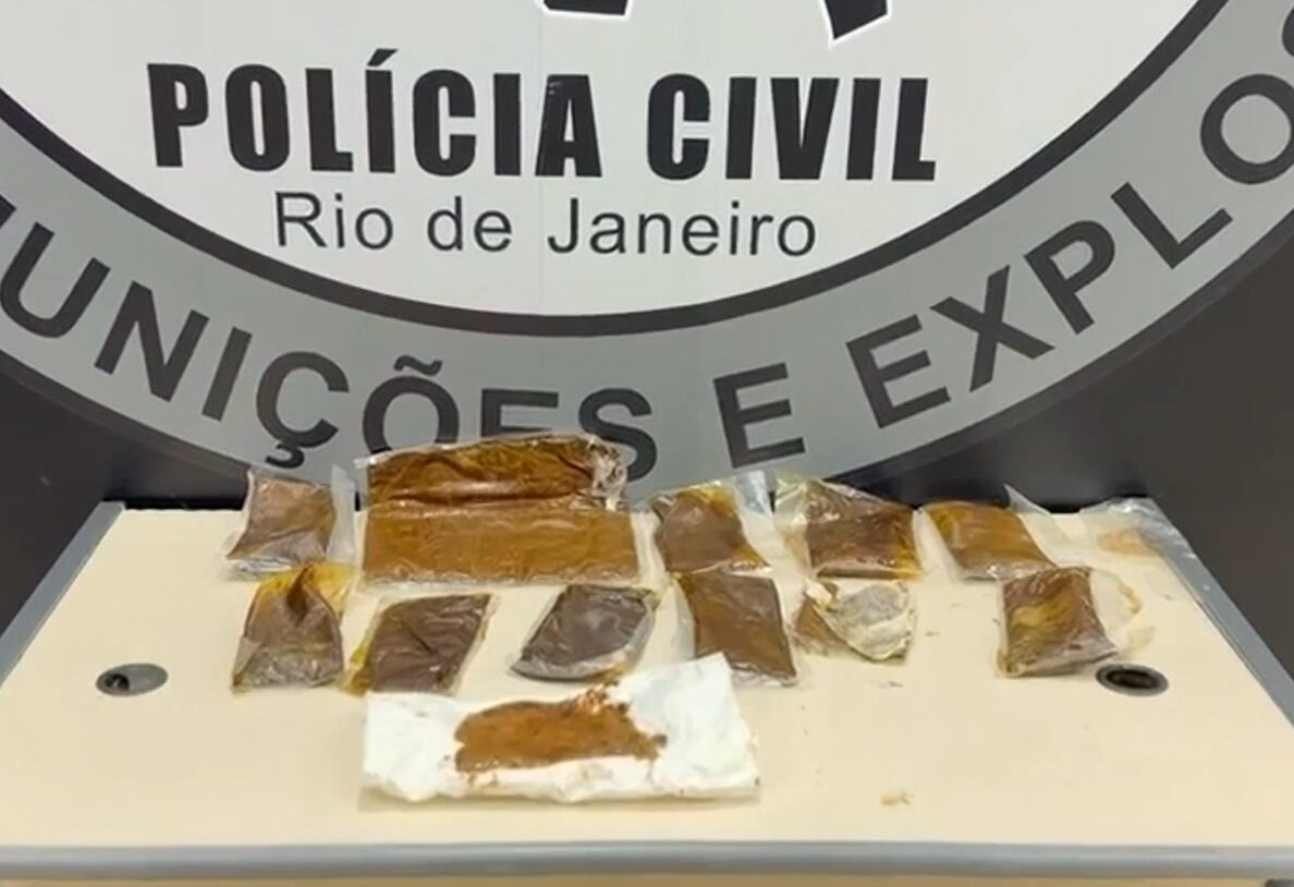 Dupla é presa por suspeita de participar de esquema de entrega de drogas no Rio