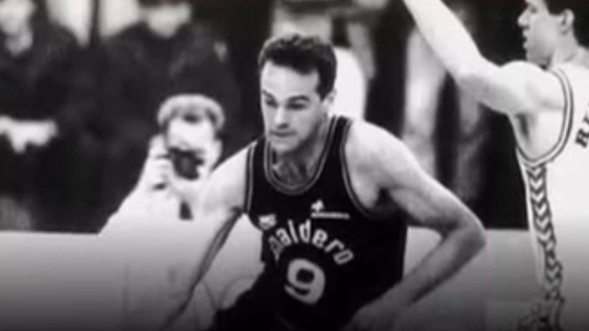 Jornais do mundo inteiro noticiam a morte de Oscar Schmidt