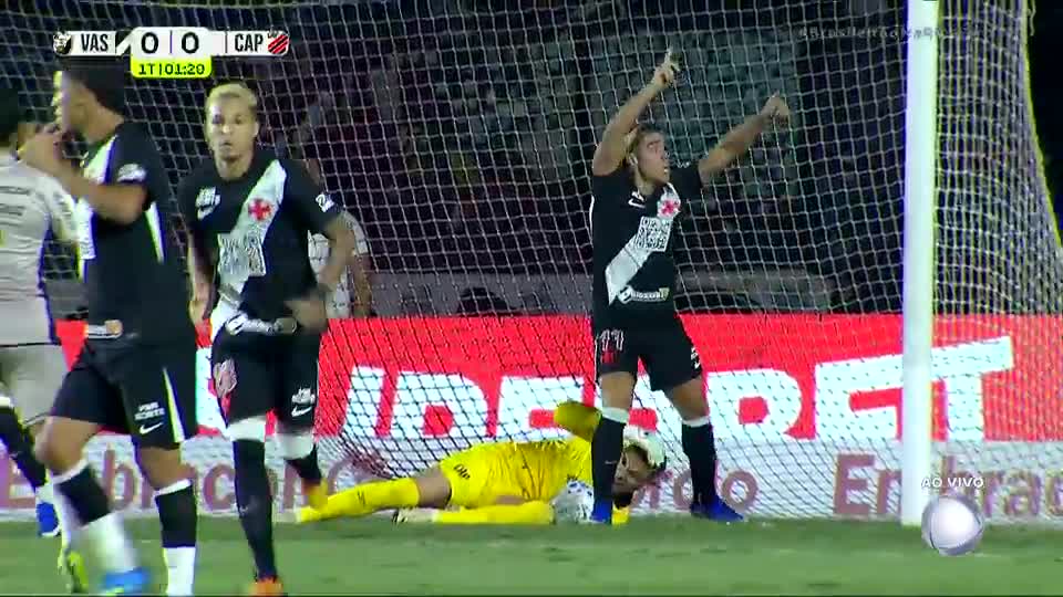 Spinelli cabeceia, Santos defende em cima da linha e Vasco pede gol