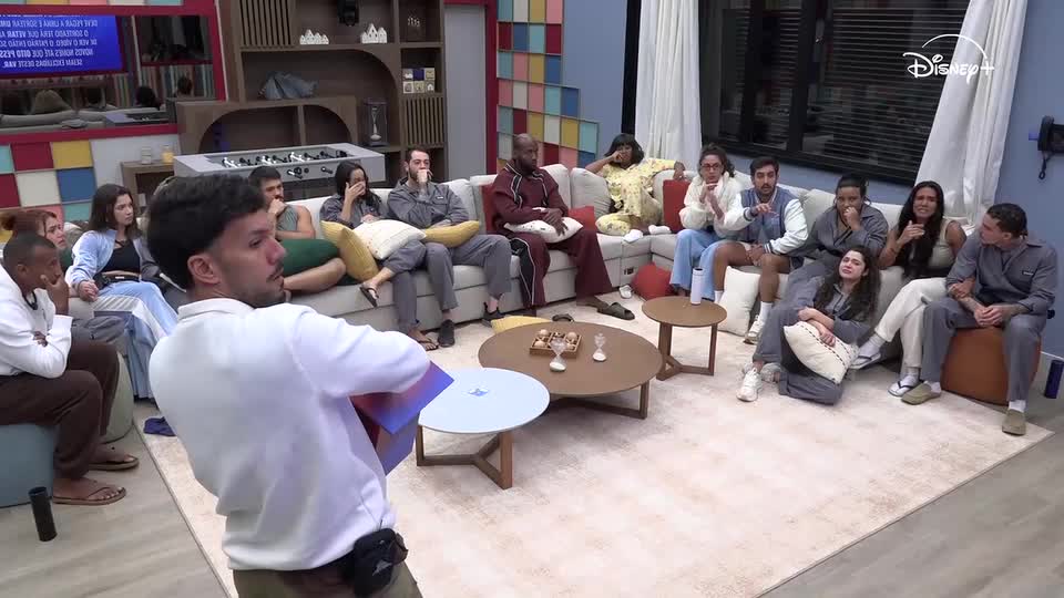 VAR Premium emociona moradores com surpresa de Dia das Mães | Casa do Patrão