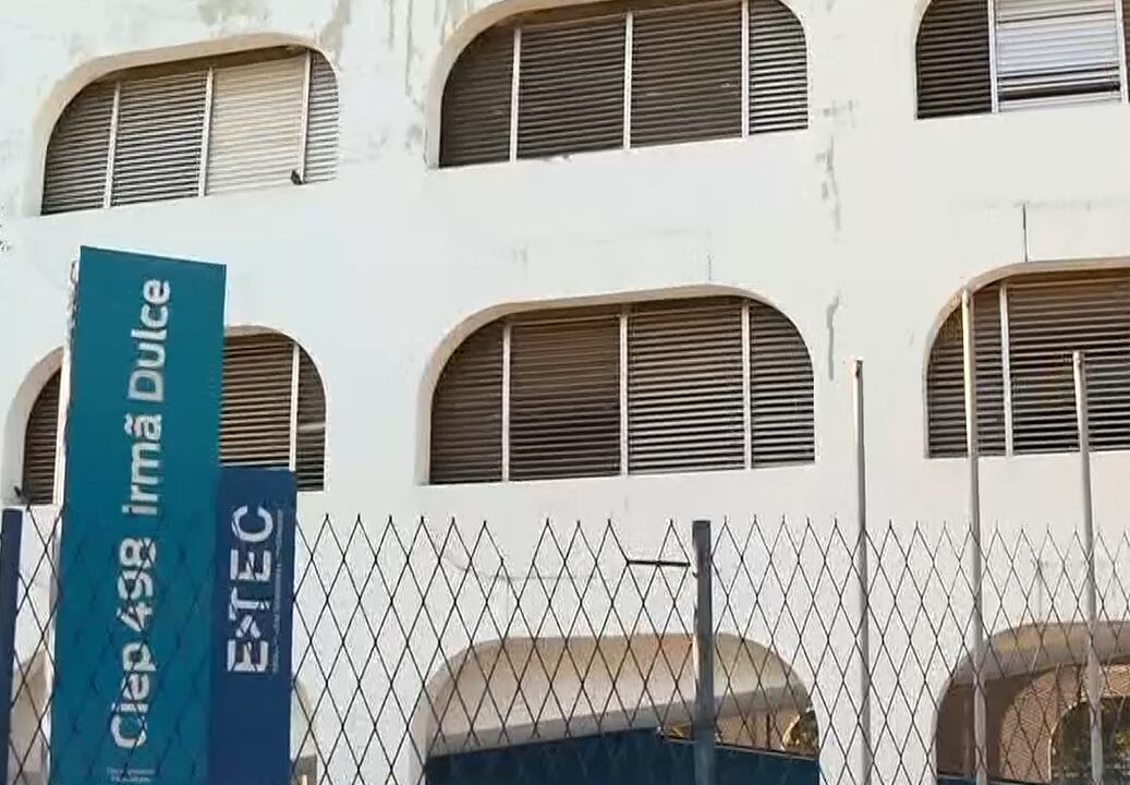Ciep está sem luz há seis meses em Itaguaí (RJ); professores e alunos pedem solução