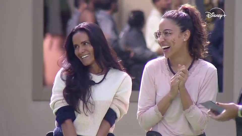 Morena e Luís Fellipe revelam romance para os outros moradores | Casa do Patrão