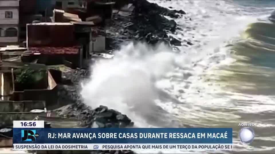 Ressaca em Macaé: ondas de três metros invadem casas e causam transtornos a moradores do RJ