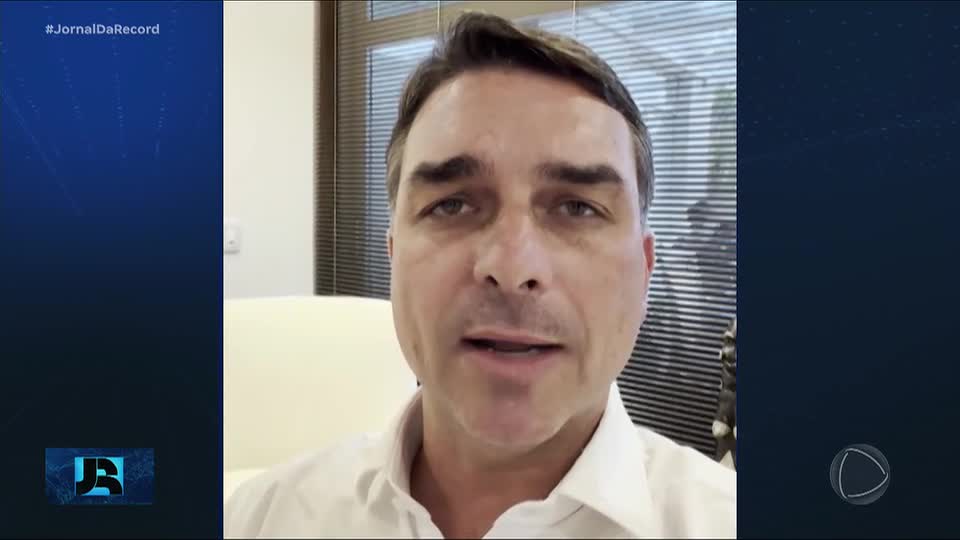 Flávio Bolsonaro comenta áudio em que pede recursos para filme sobre ex-presidente Jair Bolsonaro