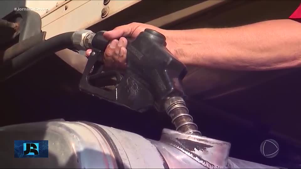 Governo anuncia subvenção para conter alta dos combustíveis após possível reajuste da Petrobras