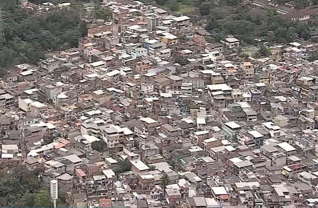 Moradores são obrigados a usar internet dos traficantes em áreas dominadas pelo crime no Rio