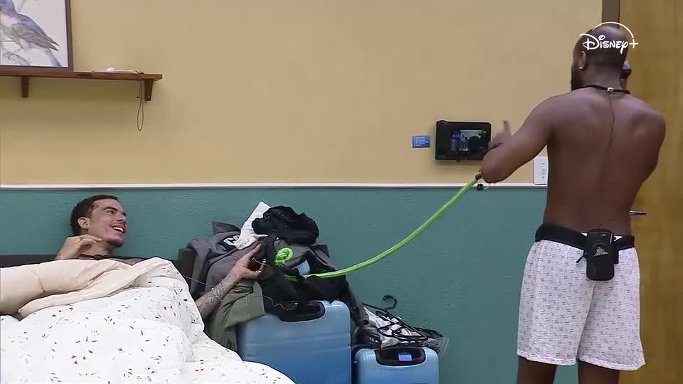 Vini se irrita com pedido de ovo frito de Sheila após festa: 'Vou te atentar' | Casa do Patrão