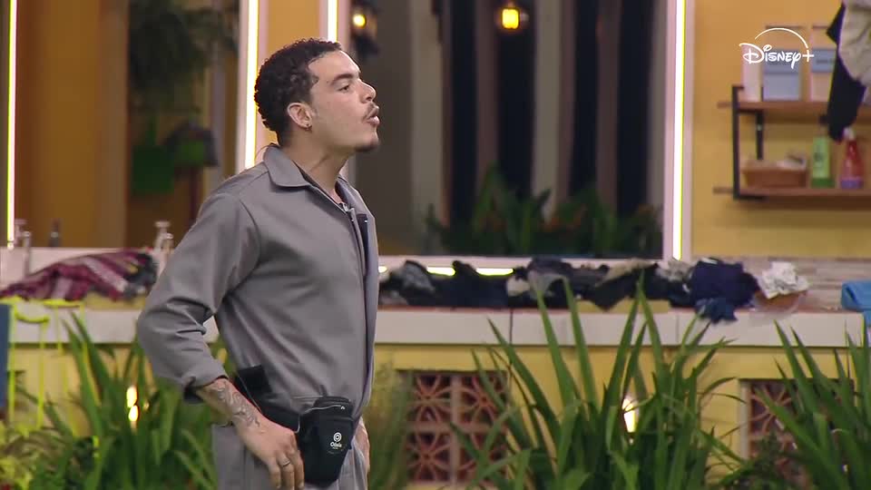 Após treta com cigarro, Vivão ameaça não cozinhar para os moradores | Casa do Patrão
