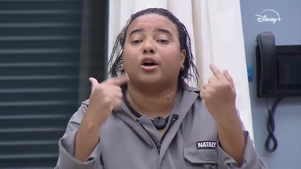 'Paz a gente tem na nossa casa', dispara Nataly para moradores | Casa do Patrão