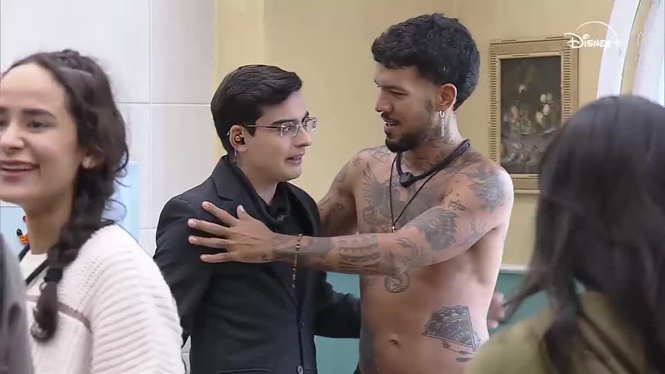 Dudu Camargo faz visita surpresa na Casa do Patrão para sacudir o jogo dos  moradores