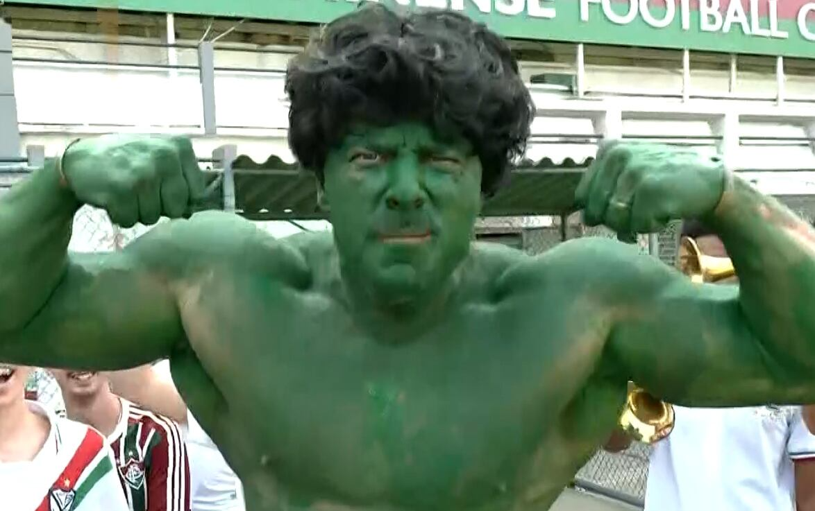 Torcida do Fluminense prepara festa com sósia e 'super-herói' para apresentação do atacante Hulk