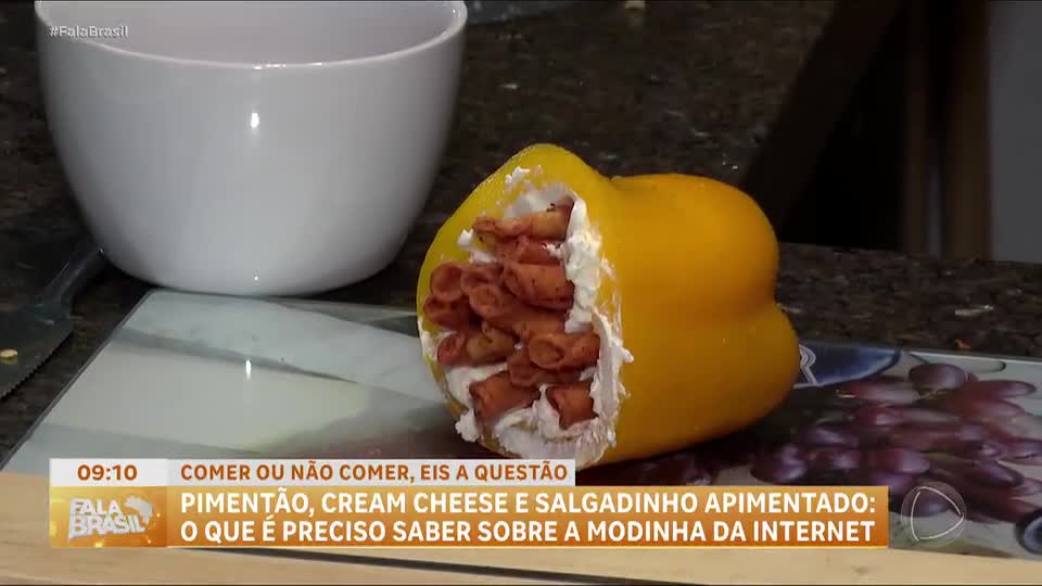 Pimentão recheado com cream cheese e salgadinho vira febre na internet