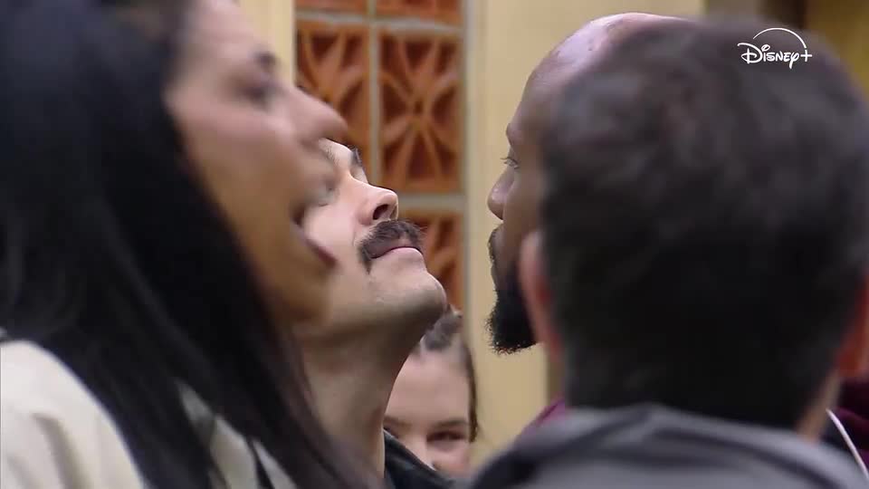 MMA? Vini e Matheus se encaram na frente dos outros moradores | Casa do Patrão