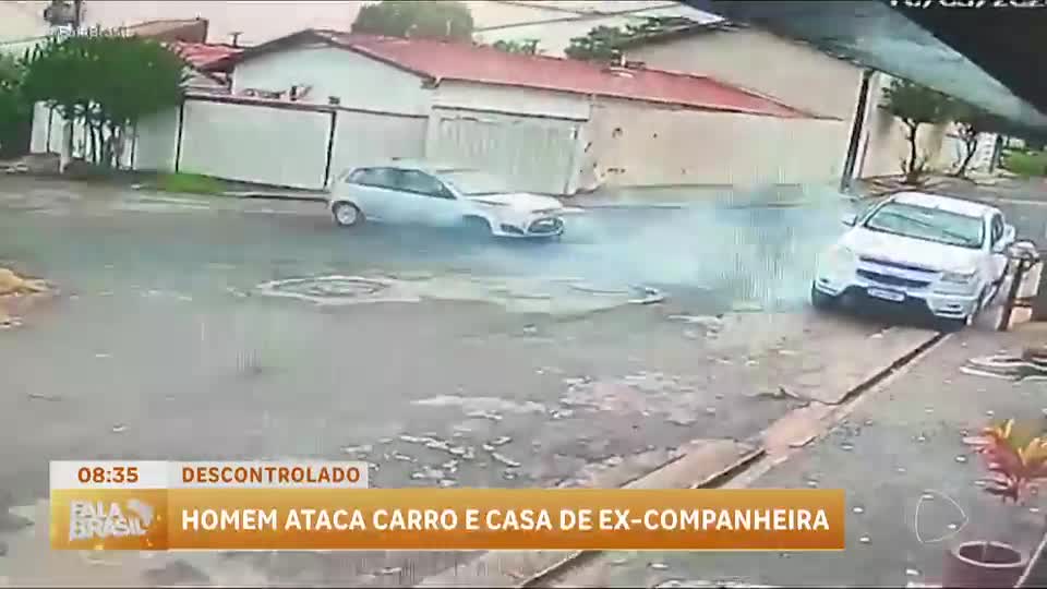 Homem é solto após ameaçar ex-namorada e destruir carro e casa dela