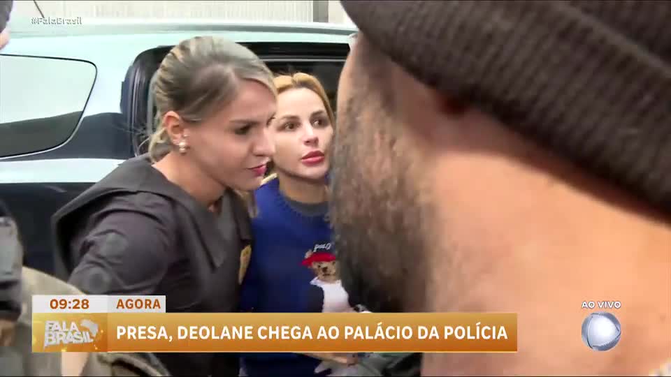 Deolane Bezerra chega ao Palácio da Polícia em SP; veja vídeo