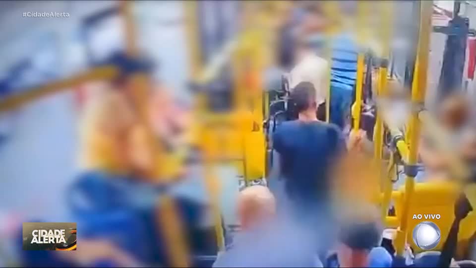 Vendedor ambulante é agredido até à morte em ônibus depois de sair de uma festa em SP