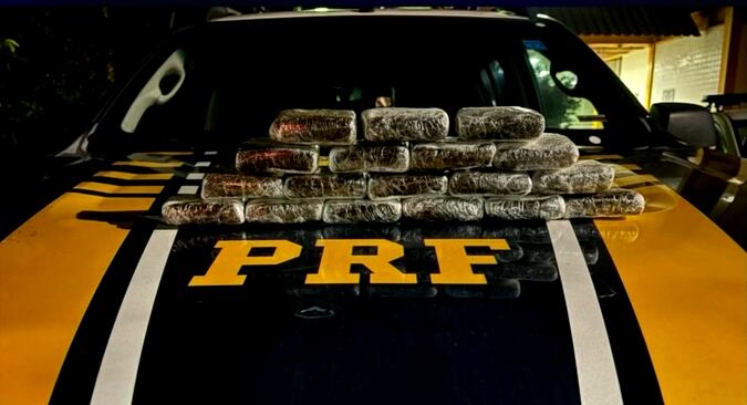 PRF prende passageira de ônibus com tabletes de haxixe na Via Dutra, em Itatiaia (RJ)