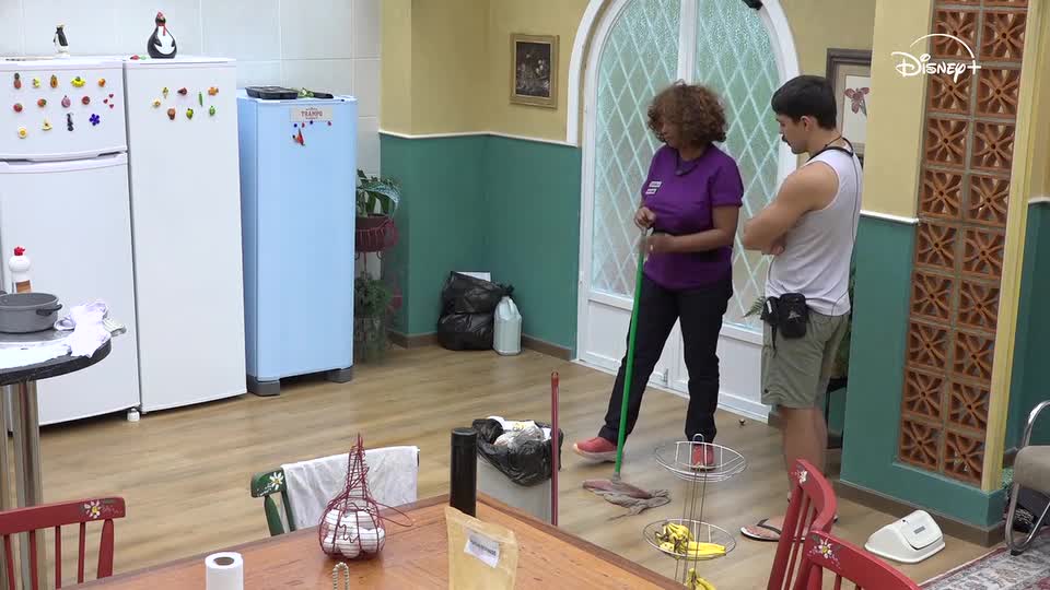 Matheus revela atitudes de Marina para Sheila | Casa do Patrão