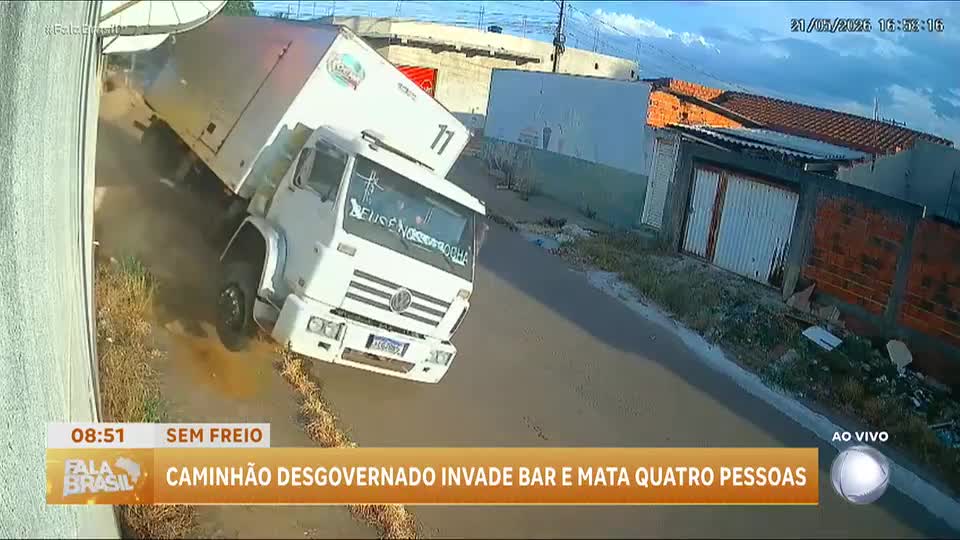 Caminhão desgovernado invade bar e mata quatro pessoas em Goiás