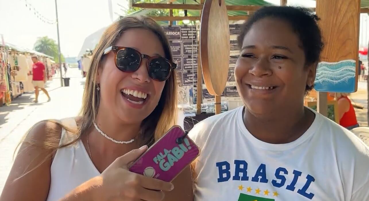 Gabi Marques mostra feira de artesanato e brinca com trabalhadores no centro do Rio