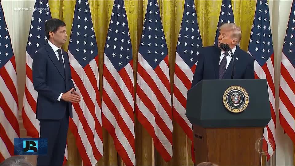 Indicado por Trump, Kevin Warsh assume presidência do Banco Central dos EUA