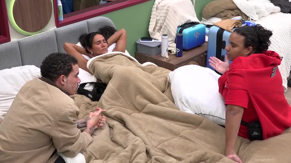 Morena reprova treta falsa entre Vivão e Nataly: ‘Não estamos em uma novela’ | Casa do Patrão
