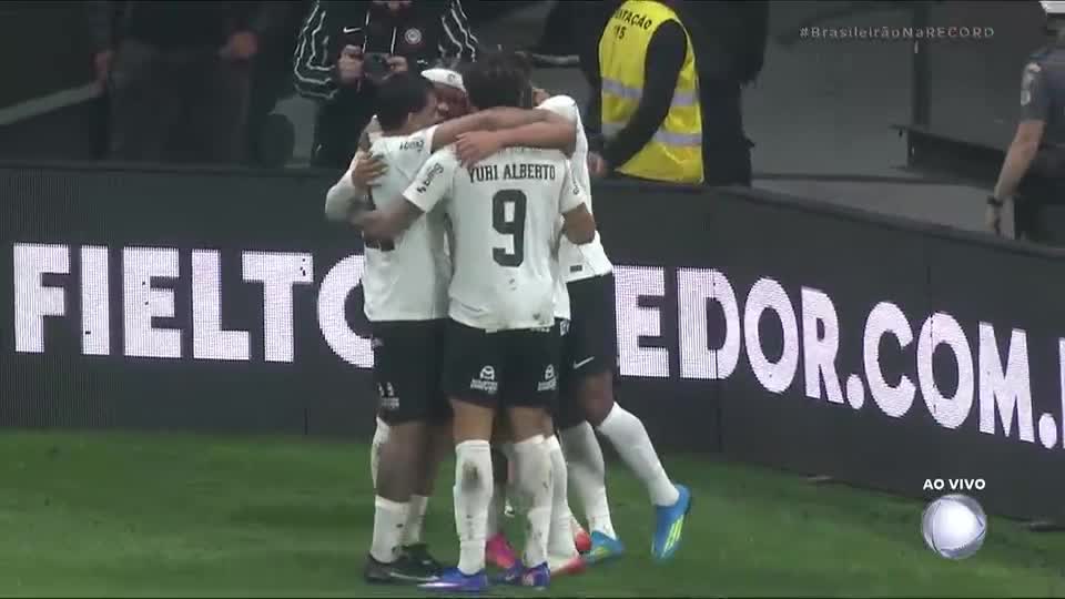 Gol do Corinthians! Labyad acerta chutaço de primeira e faz pintura em Itaquera