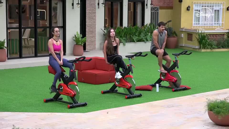 Pedala e canta! Bianca, Luiza e Matheus traçam estratégia para cumprir atividade | Casa do Patrão