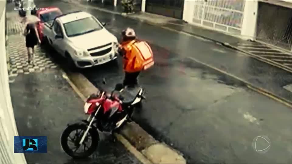 Operação da Polícia Civil revela esquema por trás de assaltos com falsos entregadores em SP