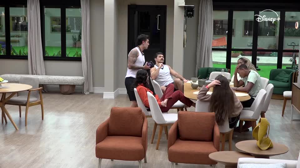 João Victor muda visual, e Mari reage: ‘Está horrível’ | Casa do Patrão
