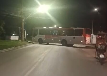 Moradores ficam no meio do fogo cruzado entre traficantes e milicianos em Nova Iguaçu