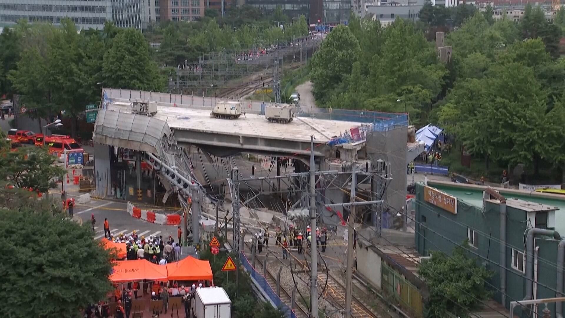 Desabamento de viaduto deixa três mortos e quatro feridos