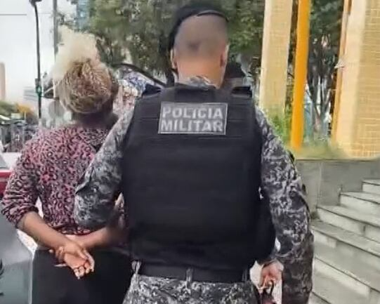 Mulher é presa com mala cheia de droga perto da rodoviária do Rio