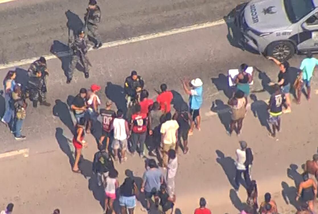 Caso dos pedreiros mortos por engano no RJ gera protestos e promete desdobramentos com investigação