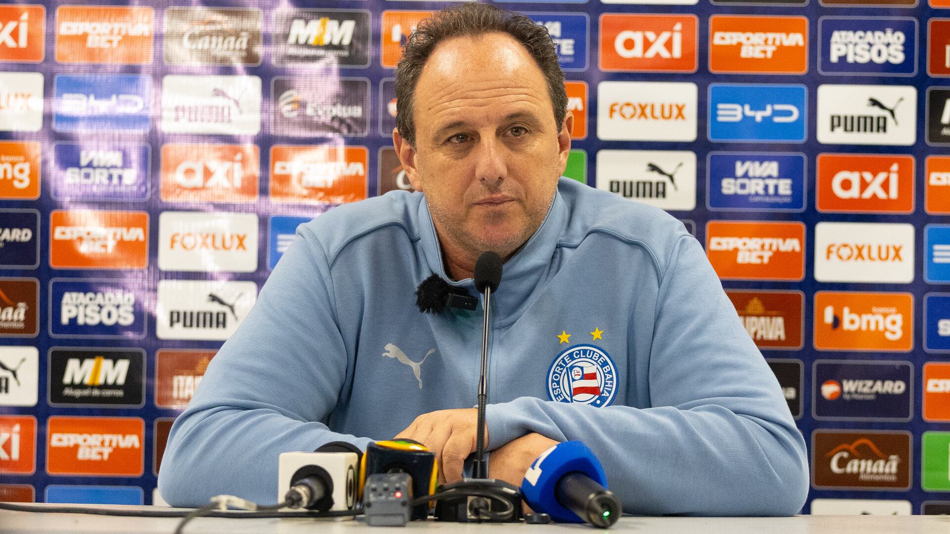 Bahia afunda na crise, Rogério Ceni balança no cargo e problema no gol vira desespero