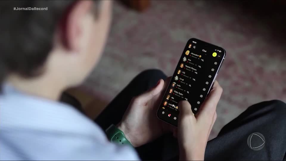 Relatório britânico diz que redes sociais ameaçam saúde dos jovens como o cigarro