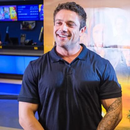 Rafael Cardoso se envolve em confusão durante estreia de filme