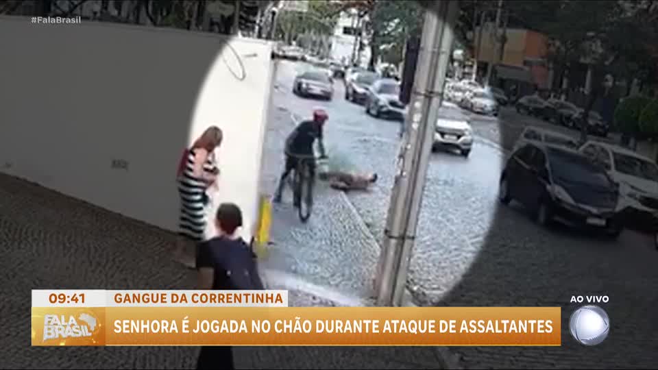 Assaltante derruba senhora na calçada, rouba a corrente dela e foge de bicicleta