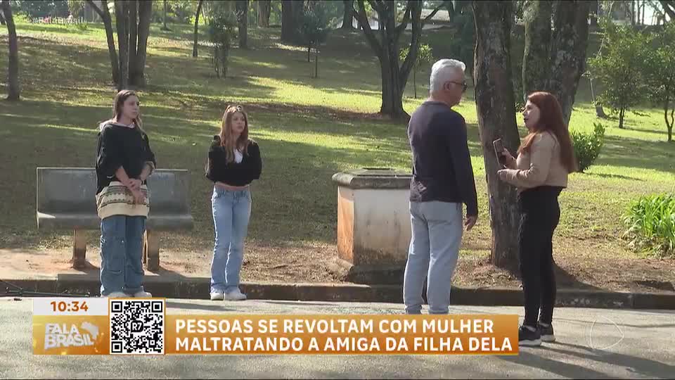 E se Fosse Você? Mulher mais velha humilha adolescente em parque após ela derrubar celular da filha