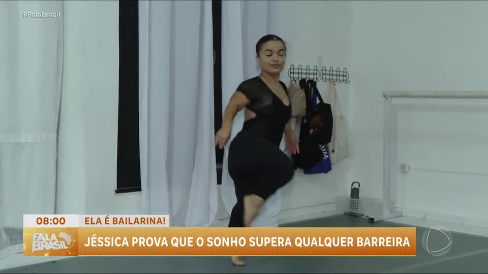 'Seu pé não tem sustentação': portadora de nanismo supera barreiras e se destaca no balé clássico