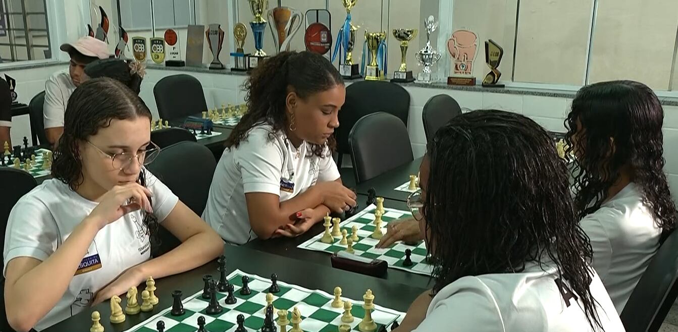 Projeto de xadrez transforma vida de jovens em comunidade de Mesquita (RJ)
