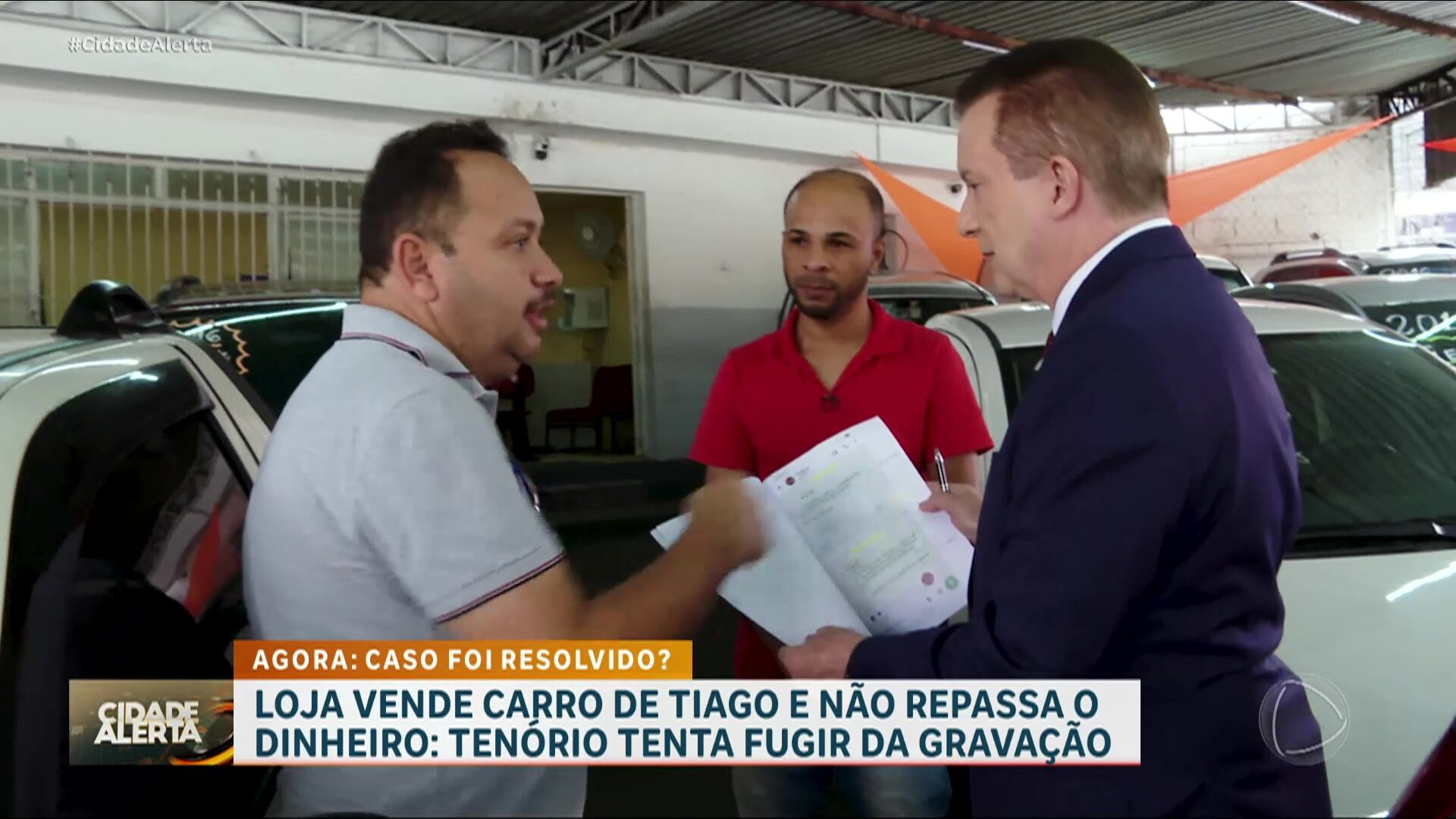 Patrulha do Consumidor: Loja vende carro de cliente e não repassa o dinheiro; dono tenta fugir