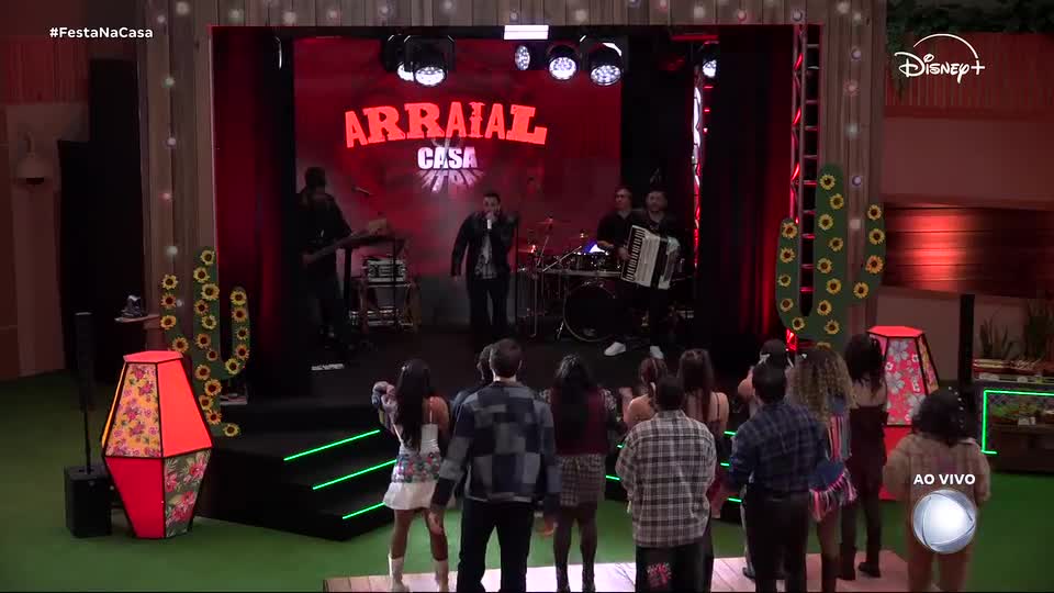 Moradores curtem show de Litto Lins na Festa Arraial | Casa do Patrão