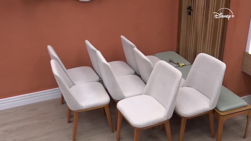 Moradores reviram móveis da sala e prendem Vivão na suíte da Casa do Patrão